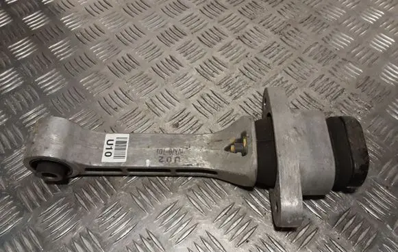 KIA Sorento Engine mount bracket