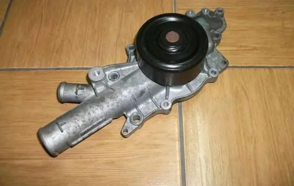 Mercedes-Benz E W211 Water pump MCD4437