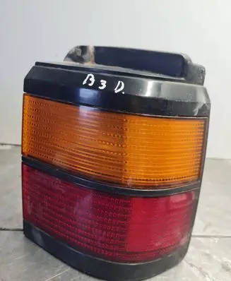 Volkswagen PASSAT B3 Rear/tail lights 333945112