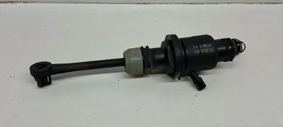 Nissan X-Trail T32 Clutch slave cylinder 306104BE0B