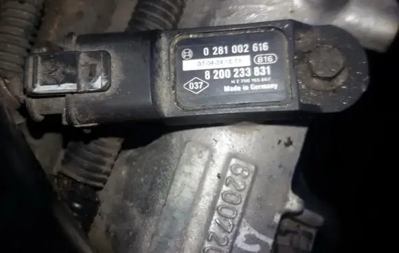Renault Clio III Air pressure sensor 8200233831 0281002616