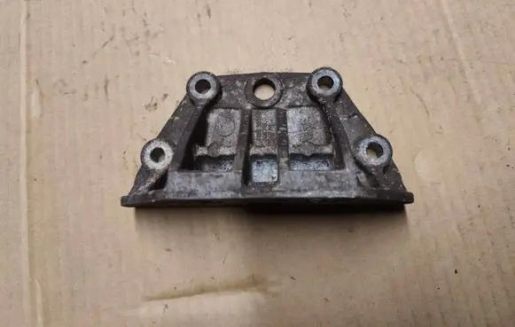 Chrysler 300M Gearbox mounting bracket 4725363AB
