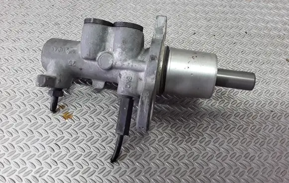 Master brake cylinder