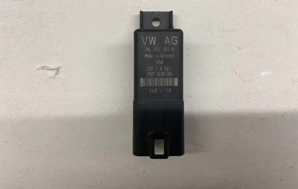 Volkswagen Crafter Glow plug pre-heat relay 04L907281B 15818