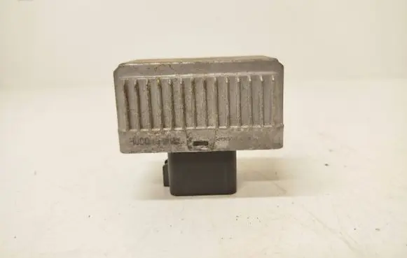 Opel Zafira B Glow plug pre-heat relay 55353011