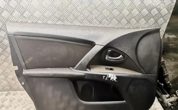 Toyota Avensis T270 Front door card panel trim 6777805040