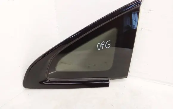 BMW 2 F44 Rear side window 7483158