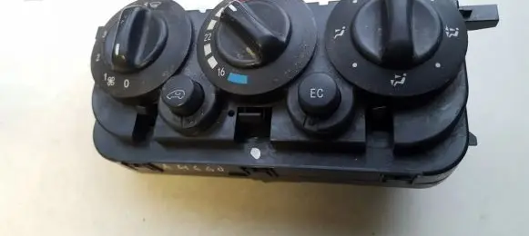 Mercedes-Benz A W168 Climate control unit 1688302085 154301