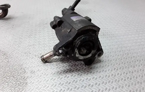 Toyota Avensis Verso Vacuum pump 0810002740