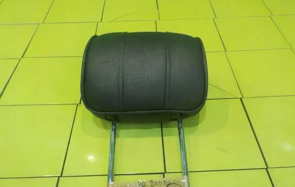 Land Rover Range Rover L322 Front seat headrest LEWY