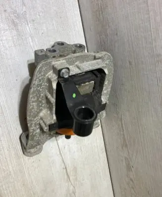 Ford Fiesta Engine mount bracket h1bg-6f012-ac