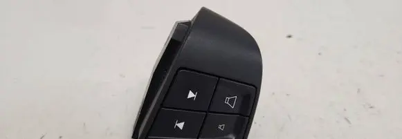 Steering wheel buttons/switches