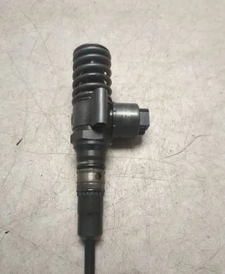 Volkswagen Golf V Fuel injector 0414720404