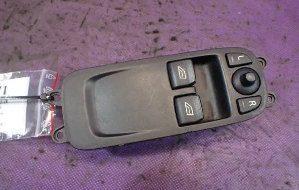 Volvo C30 Quarter vent window switch 30710783