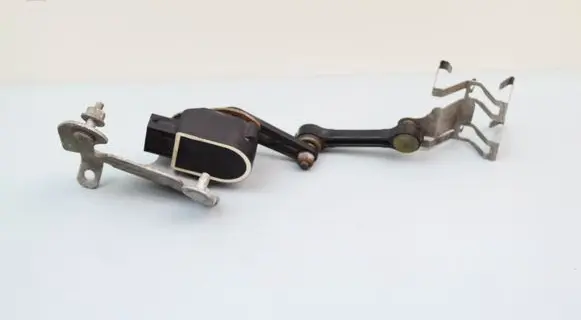 Mercedes-Benz GLC X253 C253 Air suspension front height level sensor A00090537