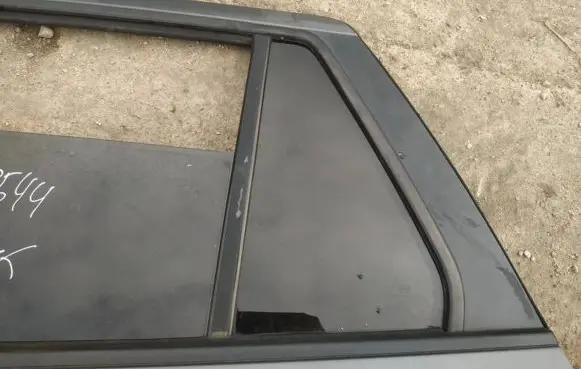 Hyundai Santa Fe Rear vent window glass 