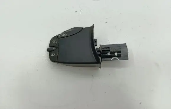 Steering wheel buttons/switches