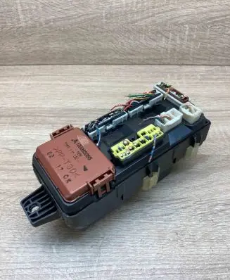 Mitsubishi Carisma Fuse module MB953355 0K080231 4860