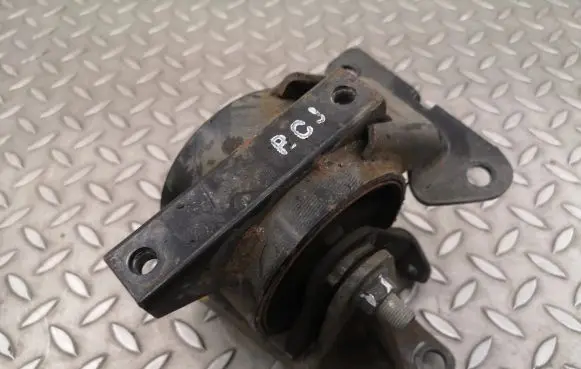 SsangYong Korando Engine mount bracket