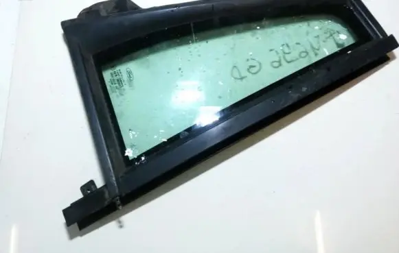 Ford Mondeo Mk III Rear vent window glass 