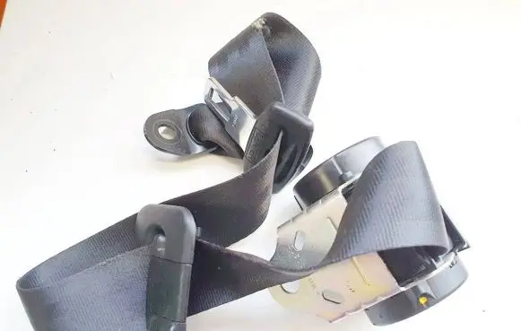 Toyota Avensis T270 Middle seatbelt (rear) 633697800e 73350-05061