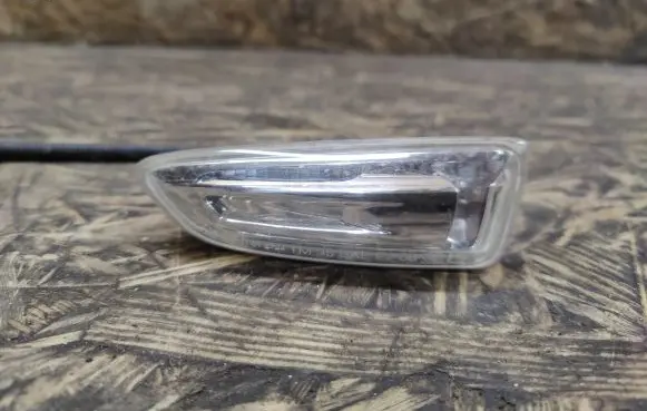 Opel Astra J Front fender indicator light 13273103