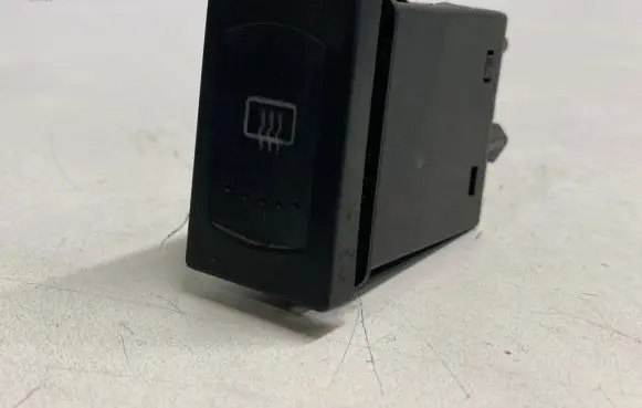 Volkswagen PASSAT B5.5 Windscreen/window heater switch 3B0959621C