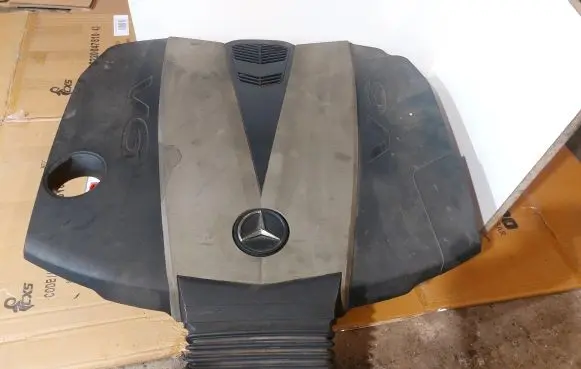 Mercedes-Benz E W212 Engine cover (trim) A6420106467 4011353M