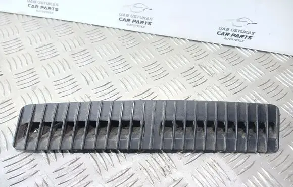 Mitsubishi Galant Dashboard air vent grill cover trim MB521437