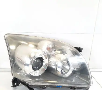 Toyota Avensis T250 Headlight/headlamp 35108