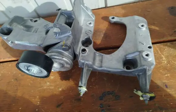 Peugeot 2008 II Generator/alternator bracket 9849139880