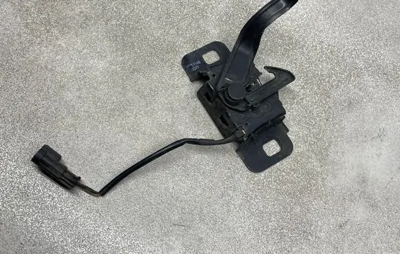 Opel Astra J Engine bonnet/hood lock/catch 13357148
