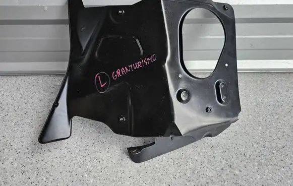 Maserati GranTurismo Fender mounting bracket BLACHAM145