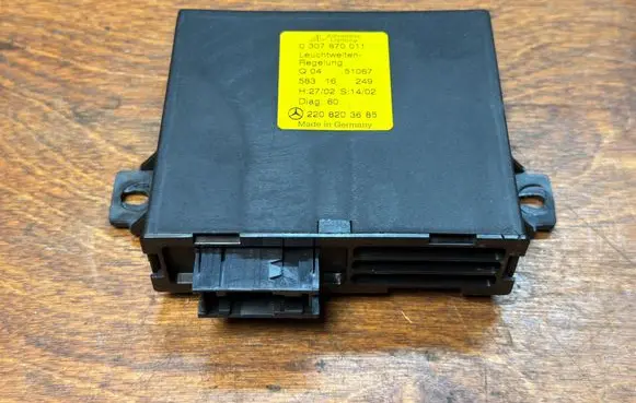 Mercedes-Benz S W220 Light module LCM 2208203685 0307870011 51067