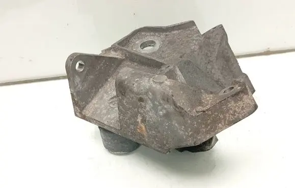 Engine mounting bracket