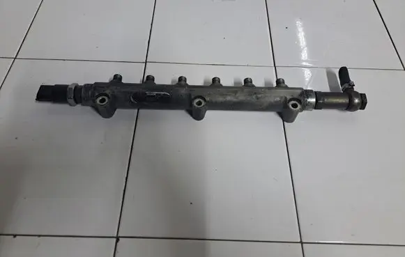 Volvo V70 Fuel main line pipe 0445215010 8658252