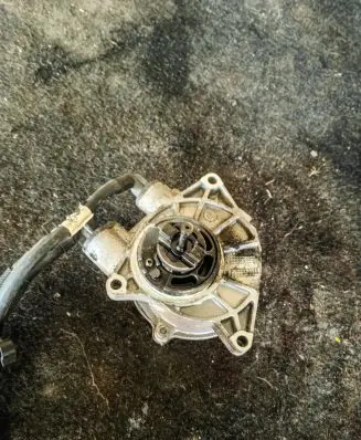 Opel Antara Vacuum pump 25187821