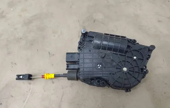 BMW X6 E71 Front door soft close latching motor 4151309300 27H13