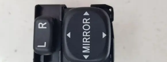 Toyota Corolla Verso E121 Wing mirror switch 183574