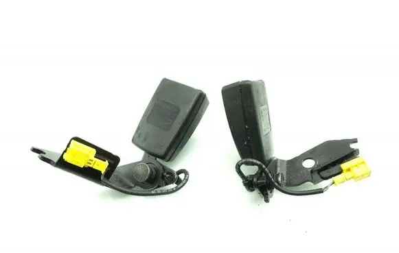 Mercedes-Benz E A207 Front seatbelt A2048600969