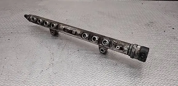 Volvo V60 Fuel main line pipe 0281002991 0445215025 30777759