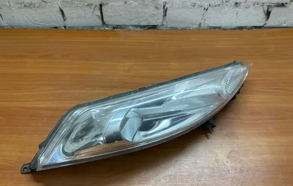 Nissan Juke I F15 Headlight/headlamp