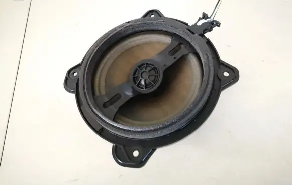 Audi A3 S3 8P Front door speaker 8h0035411