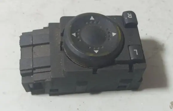 Volkswagen PASSAT B5.5 Wing mirror switch 3B1959565B PA66GF30