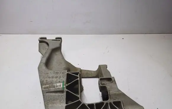 Jaguar F-Pace Gearbox mounting bracket HX735060DD