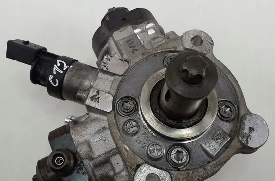 BMW 5 F10 F11 Fuel injection high pressure pump 0445010638