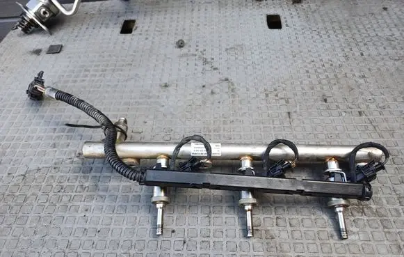 Chevrolet Traverse I Fuel main line pipe 261500056 12621093