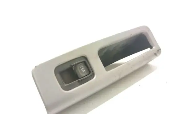 Volvo V50 Electric window control switch 8663819