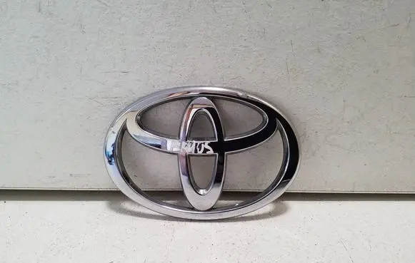 Toyota Prius (XW20) Manufacturer badge logo/emblem