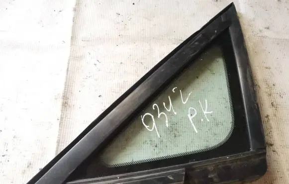 Lexus RX 300 Front triangle window/glass 